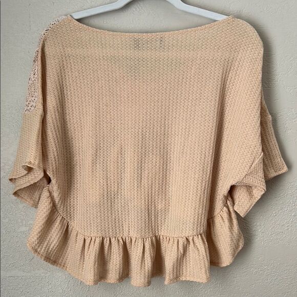 Cider Size M HOLLOW OUT RUFFLE HEM SHORT SLEEVE SHEER CROCHET TOP in Burlywood - Picture 2 of 6